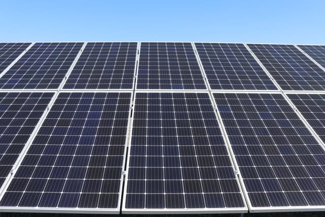 太陽光パネル、ソーラーパネルの設置に費用がかかる