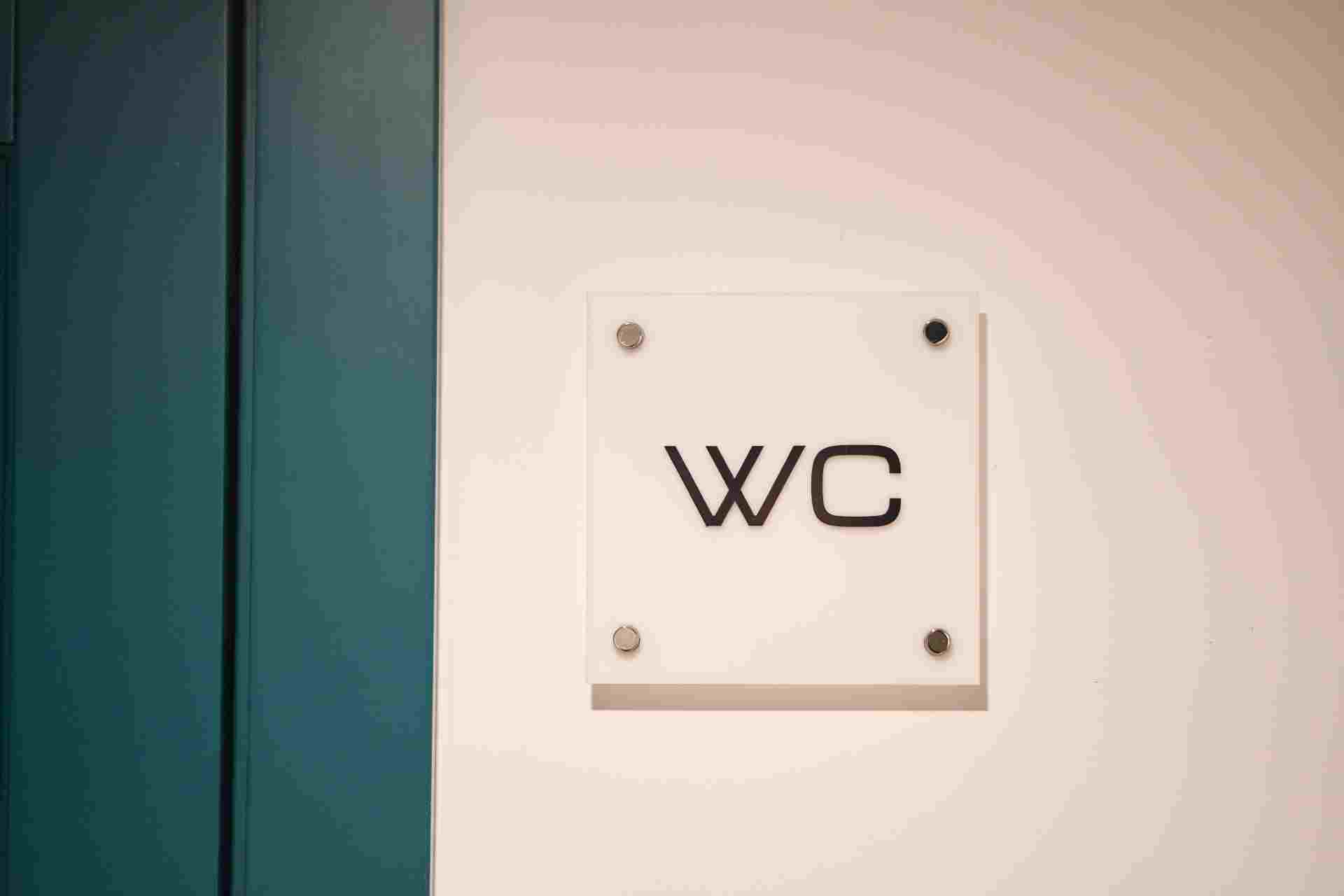 窓なしトイレの入り口